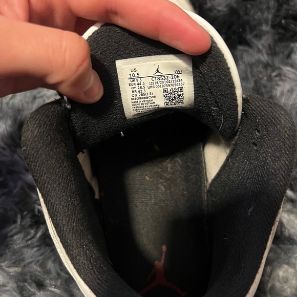 Air Jordan 3 Retro Sneakers - Picture 4 of 8